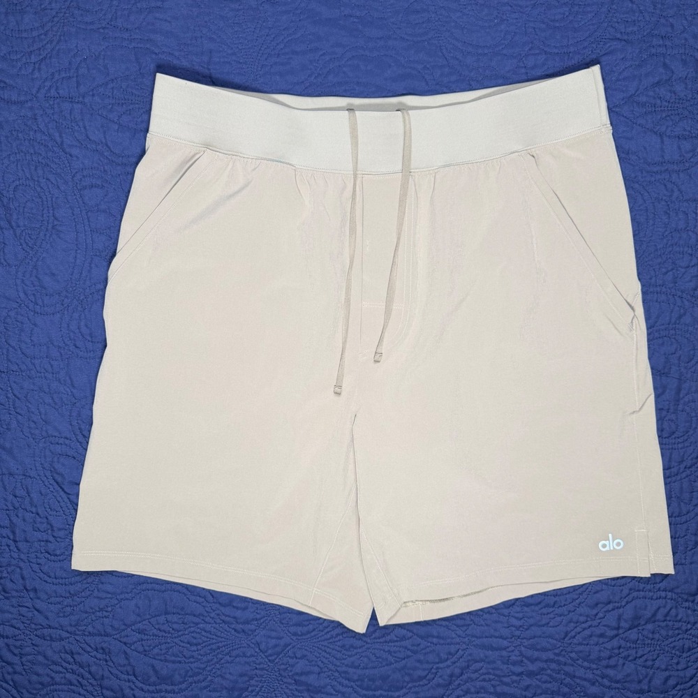 Alo Yoga Core Performance Shorts Gravel Beige Athletic Gym Yoga Men's L 7"
